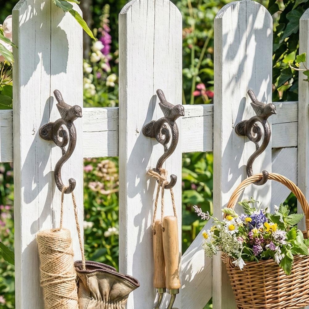 Ganchos de Parede Vintage em F - Gardening Tools Vintage avaliação e preço